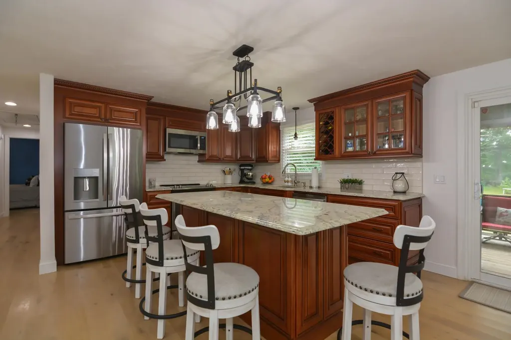 33 Wood Hawk Way Litchfield NH 03052