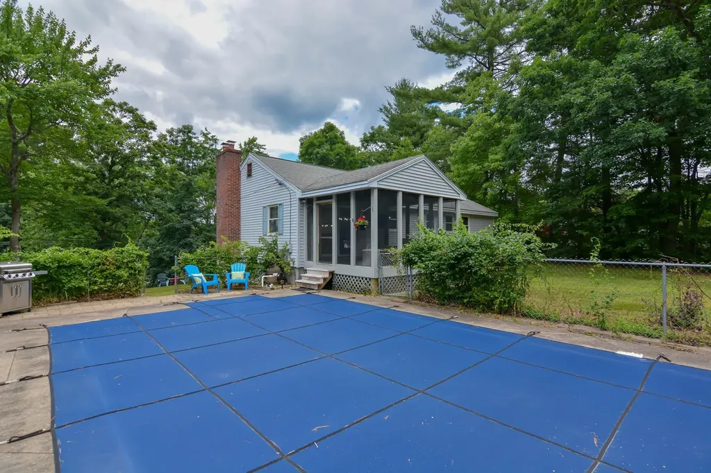 33 Wood Hawk Way Litchfield NH 03052