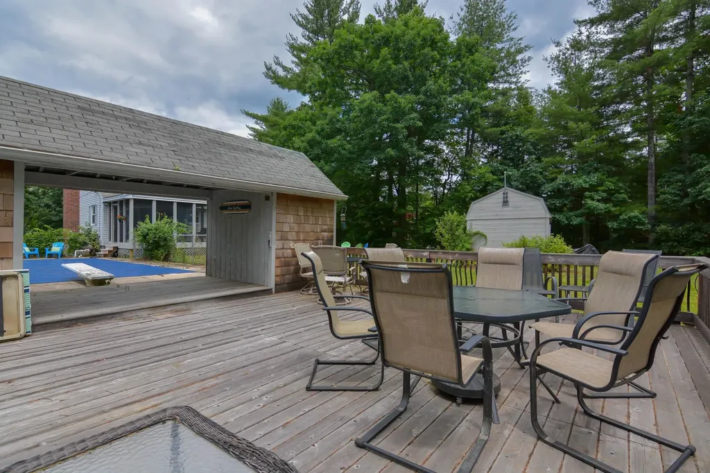 33 Wood Hawk Way Litchfield NH 03052