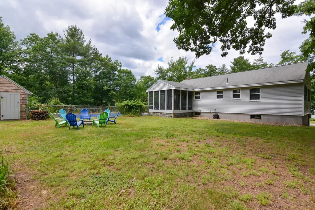 33 Wood Hawk Way Litchfield NH 03052