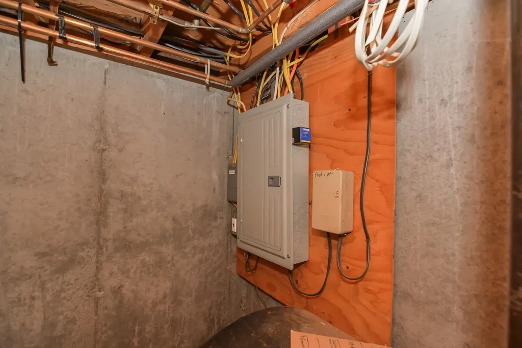 33 Wood Hawk Way Litchfield NH 03052