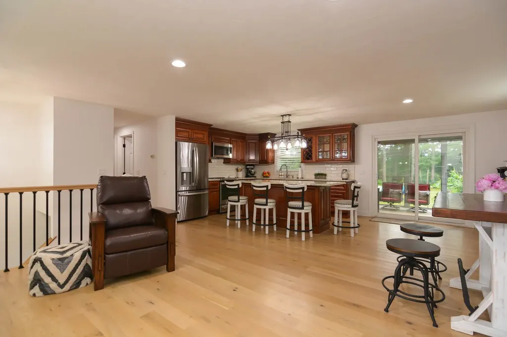 33 Wood Hawk Way Litchfield NH 03052