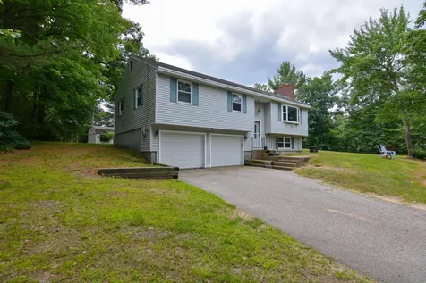 33 Wood Hawk Way Litchfield NH 03052