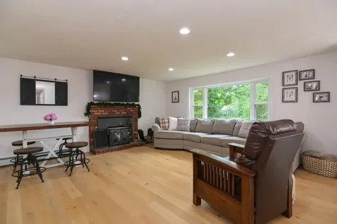 33 Wood Hawk Way Litchfield NH 03052