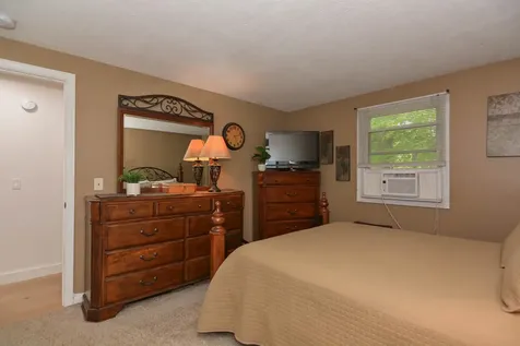 33 Wood Hawk Way Litchfield NH 03052