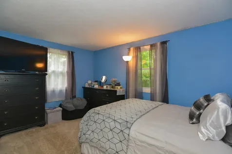 33 Wood Hawk Way Litchfield NH 03052