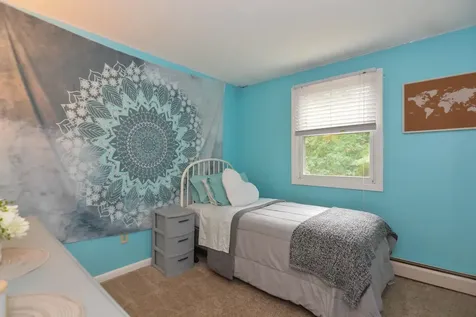 33 Wood Hawk Way Litchfield NH 03052
