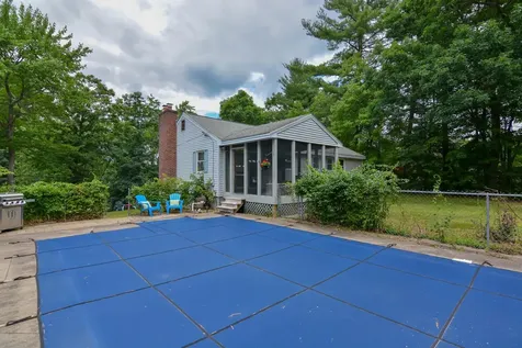 33 Wood Hawk Way Litchfield NH 03052
