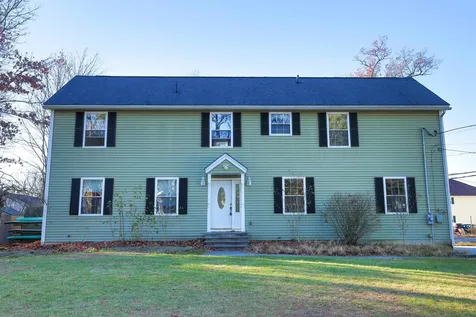 28 Shore Drive Salem NH 03079