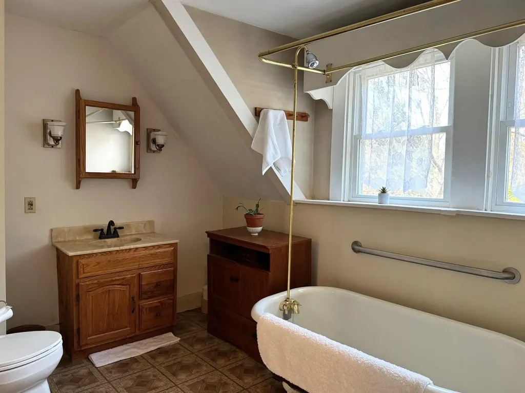 18 County Road Windsor VT 05089