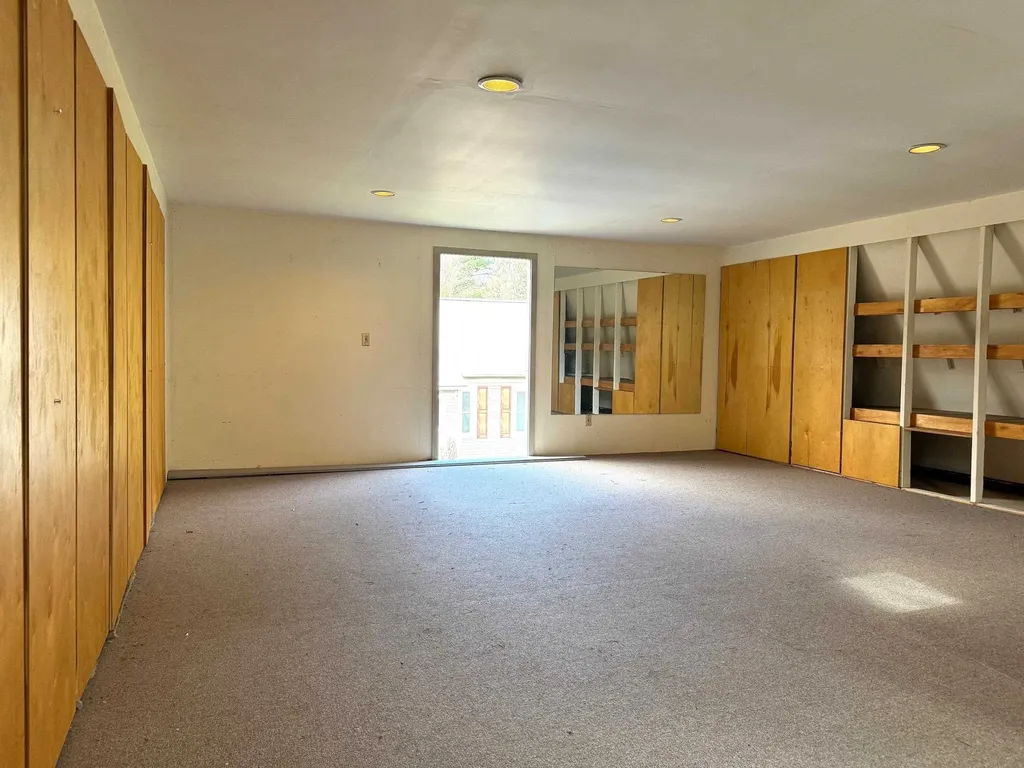 18 County Road Windsor VT 05089