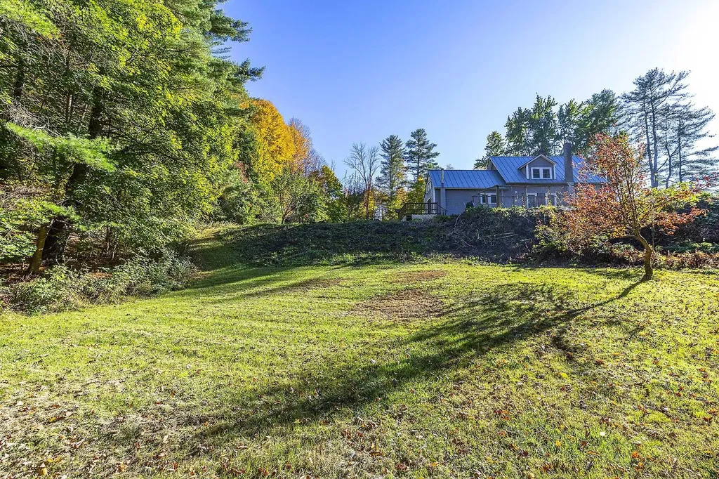 18 County Road Windsor VT 05089