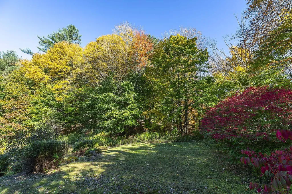 18 County Road Windsor VT 05089