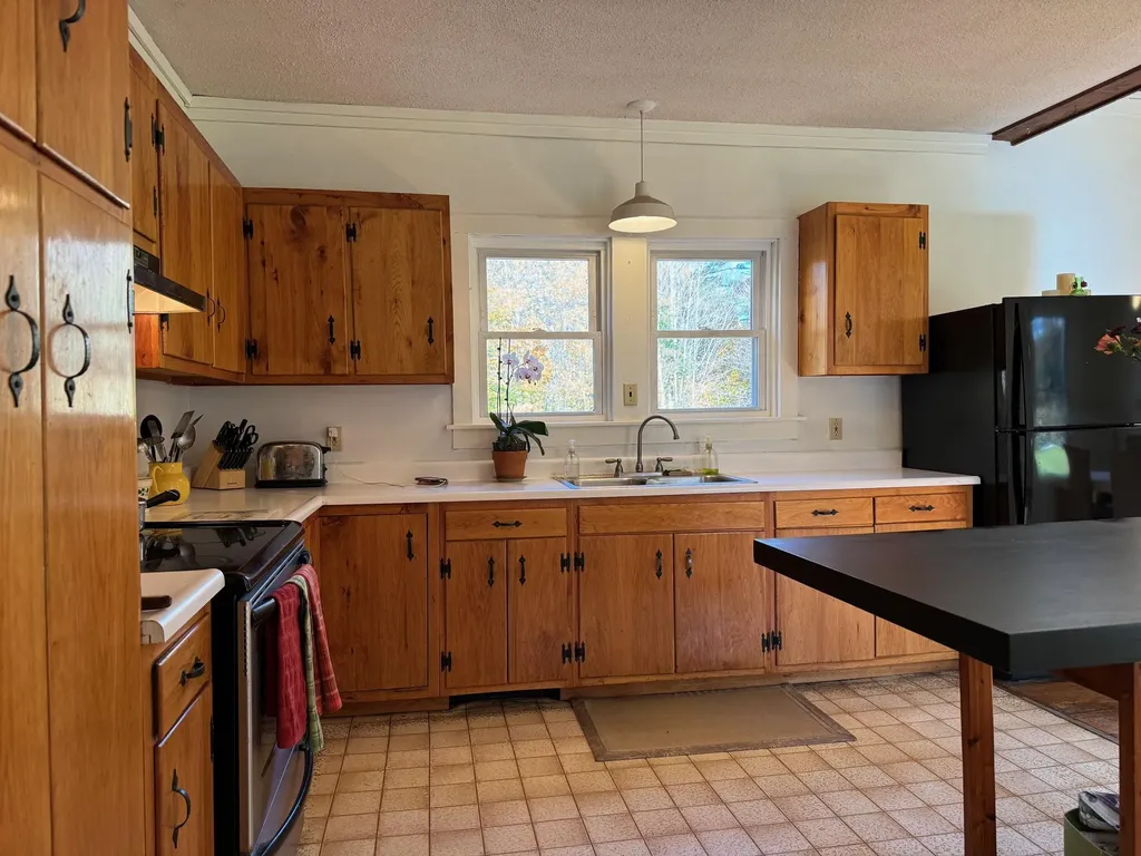 18 County Road Windsor VT 05089