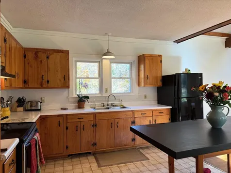 18 County Road Windsor VT 05089