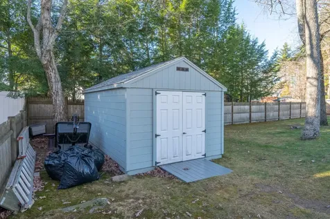 24 Meisner Road Salem NH 03079