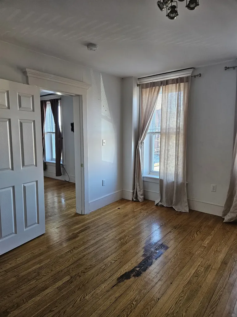 7-11 Court Street Keene NH 03431-2858