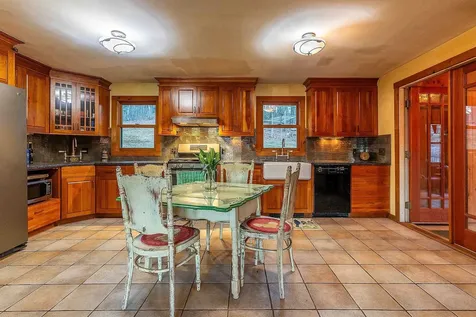 3702 Vt Route 100 Londonderry VT 05155