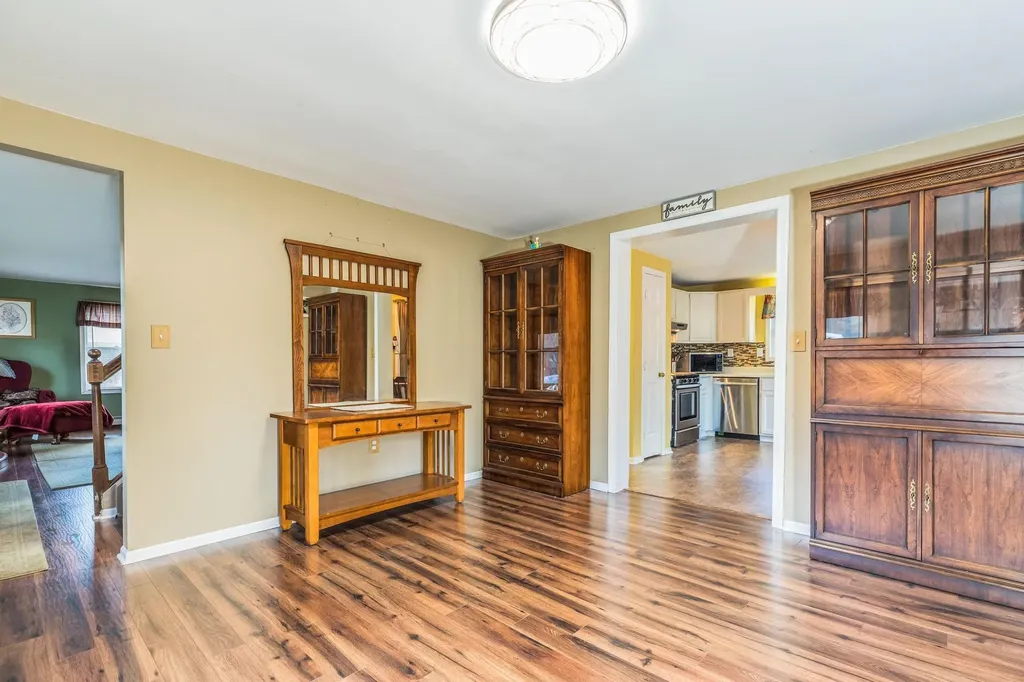 51 Dorothy Drive Epping NH 03042-2316