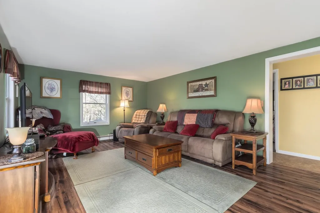 51 Dorothy Drive Epping NH 03042-2316