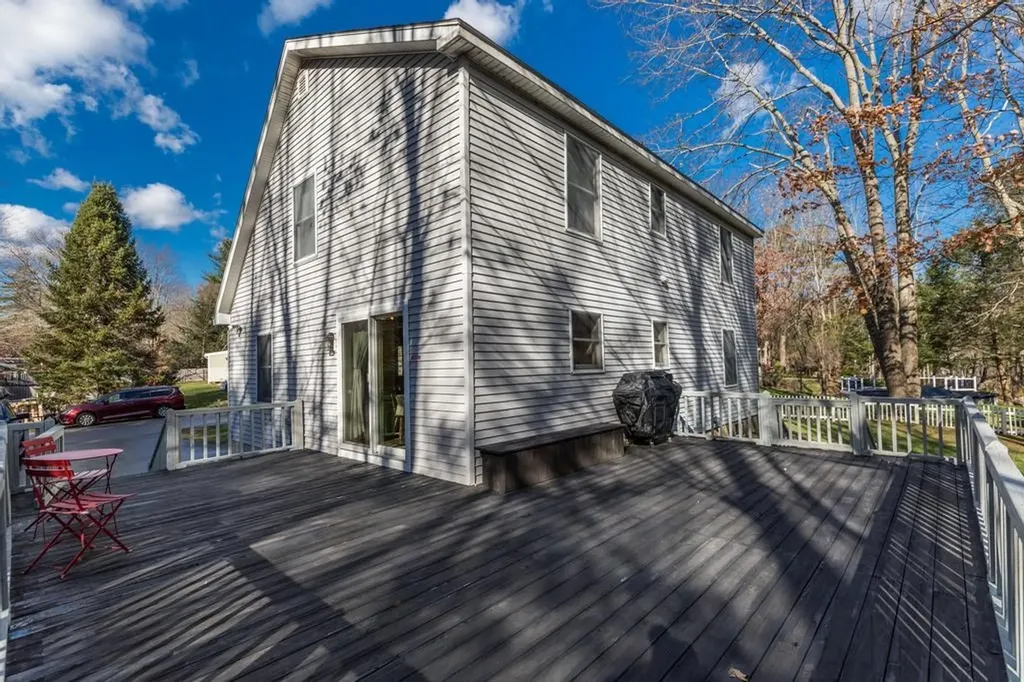 51 Dorothy Drive Epping NH 03042-2316