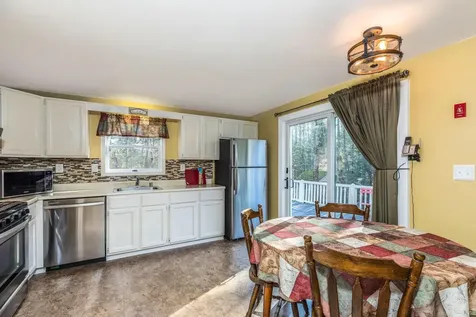 51 Dorothy Drive Epping NH 03042-2316