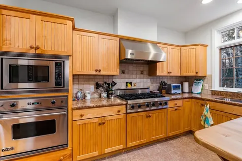 95 Spruce Lane New London NH 03257