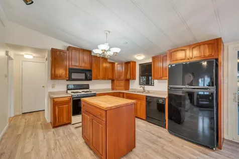 10 Axle Avenue Danville NH 03819