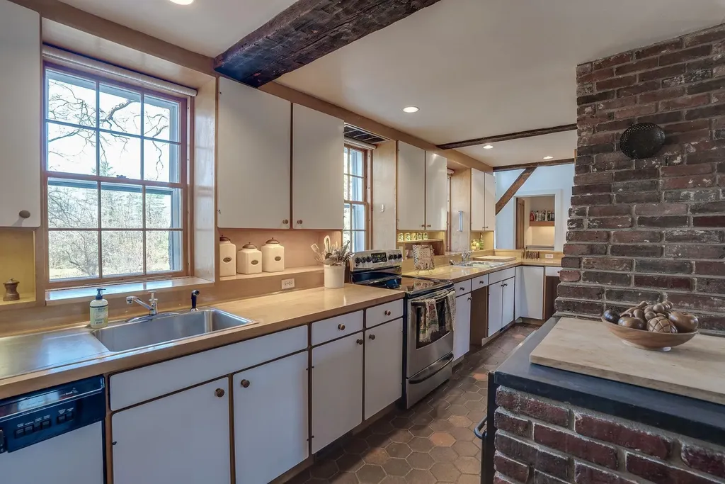 88 Saunders Road Goffstown NH 03045