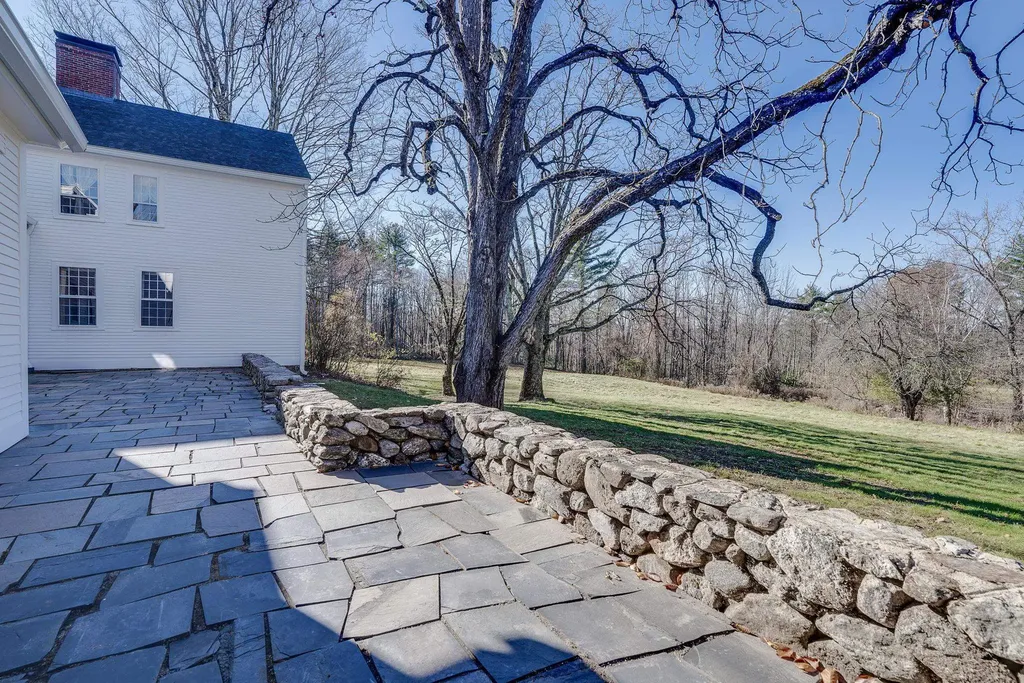 88 Saunders Road Goffstown NH 03045