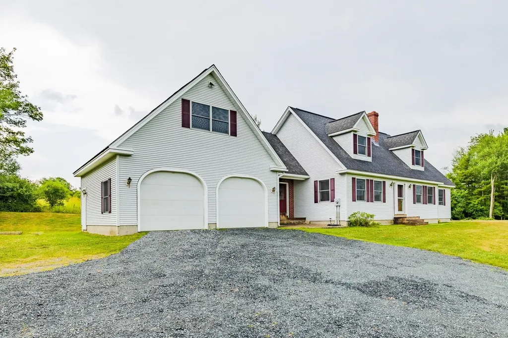 26 Stagecoach Road Lebanon NH 03766