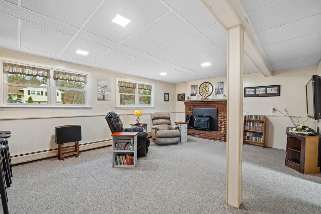 28 Woodridge Road Keene NH 03431