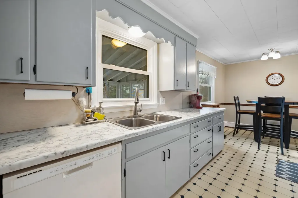 28 Woodridge Road Keene NH 03431