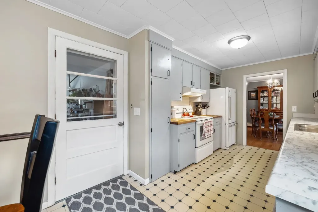 28 Woodridge Road Keene NH 03431