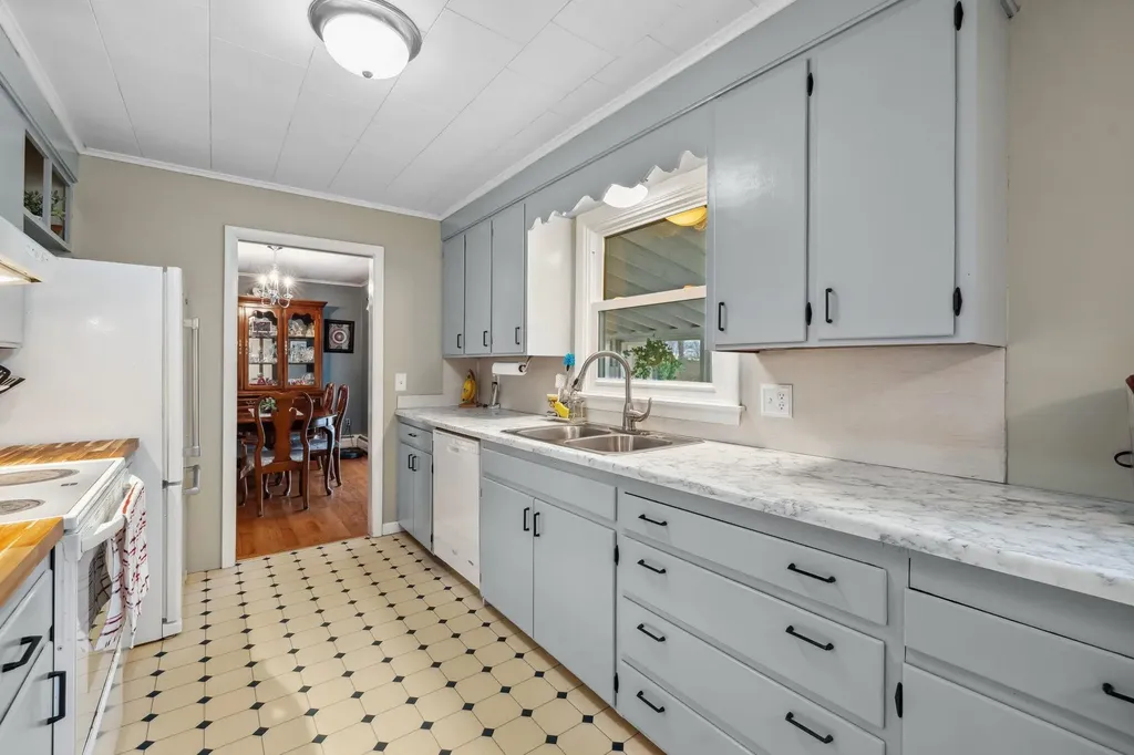 28 Woodridge Road Keene NH 03431