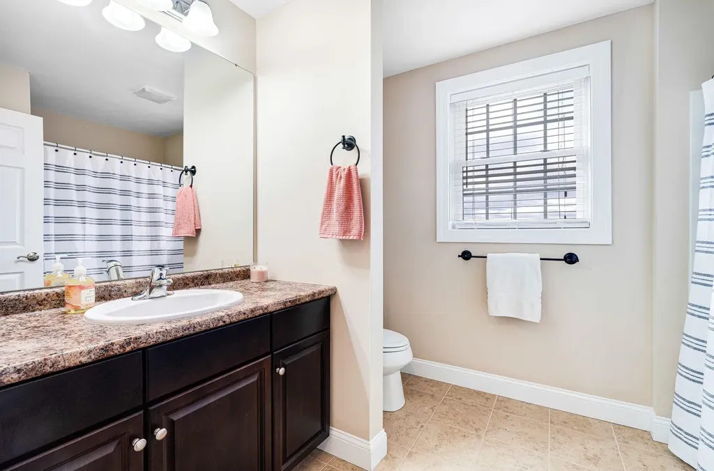 45 Hunter Mill Way Londonderry NH 03053