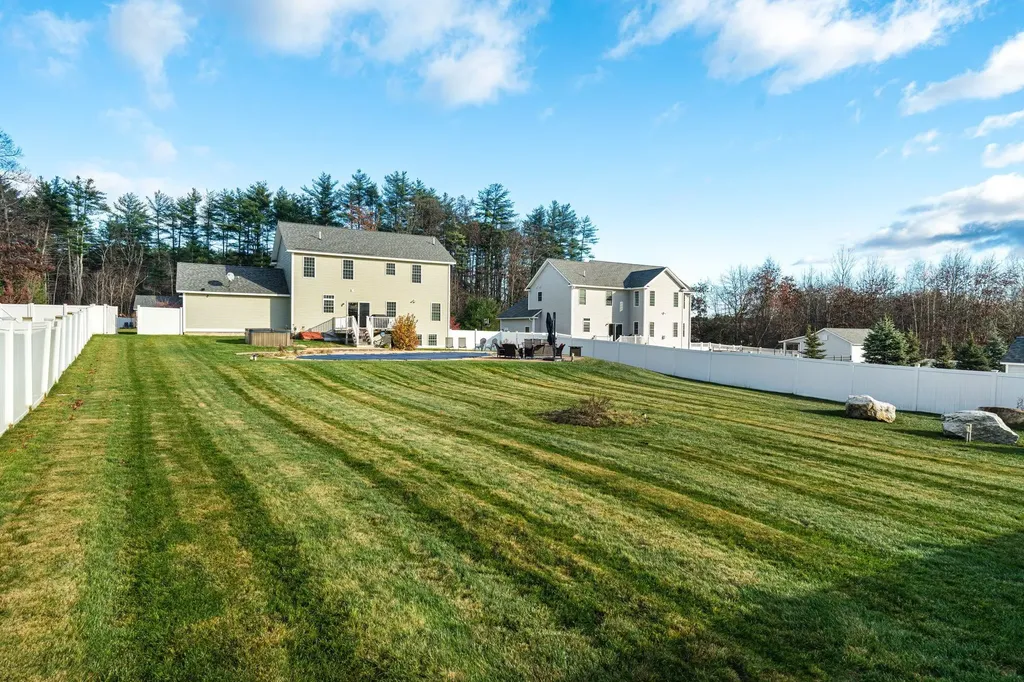 45 Hunter Mill Way Londonderry NH 03053