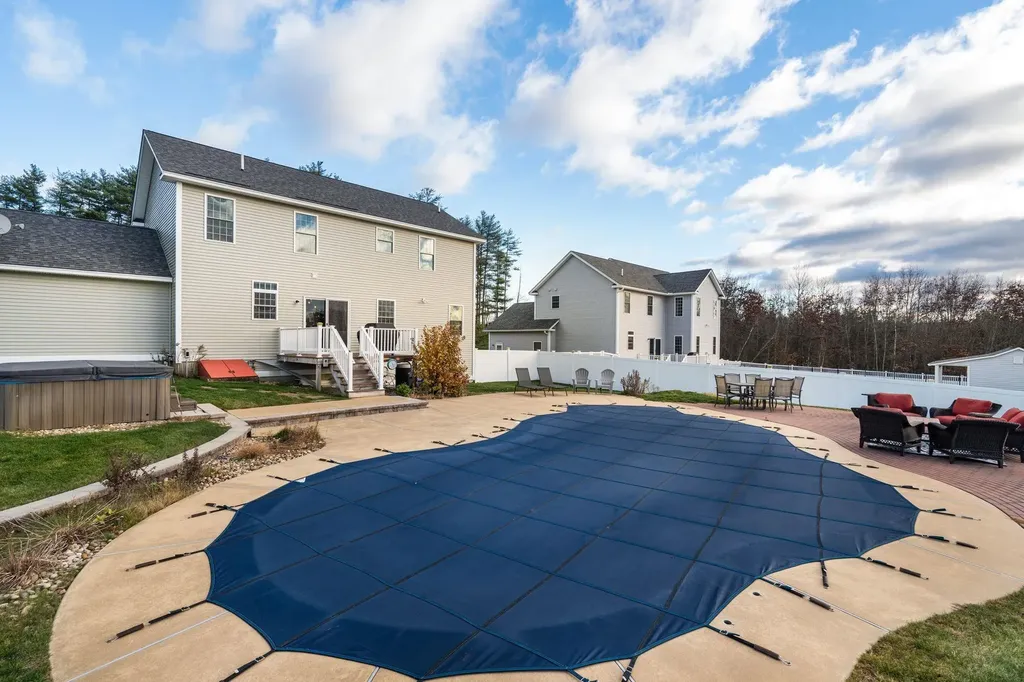 45 Hunter Mill Way Londonderry NH 03053