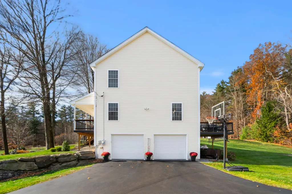 20 Corliss Drive Weare NH 03281-5419