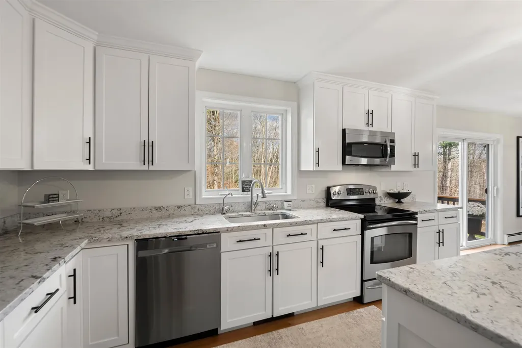 20 Corliss Drive Weare NH 03281-5419