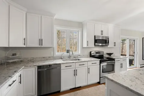 20 Corliss Drive Weare NH 03281-5419