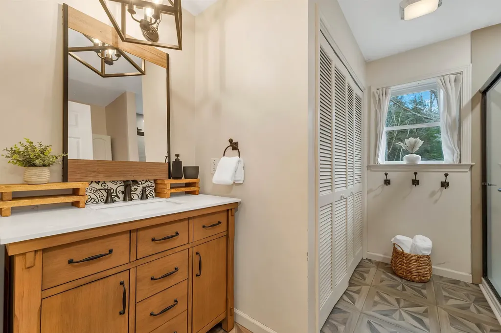 1213 Meaderboro Road Farmington NH 03835