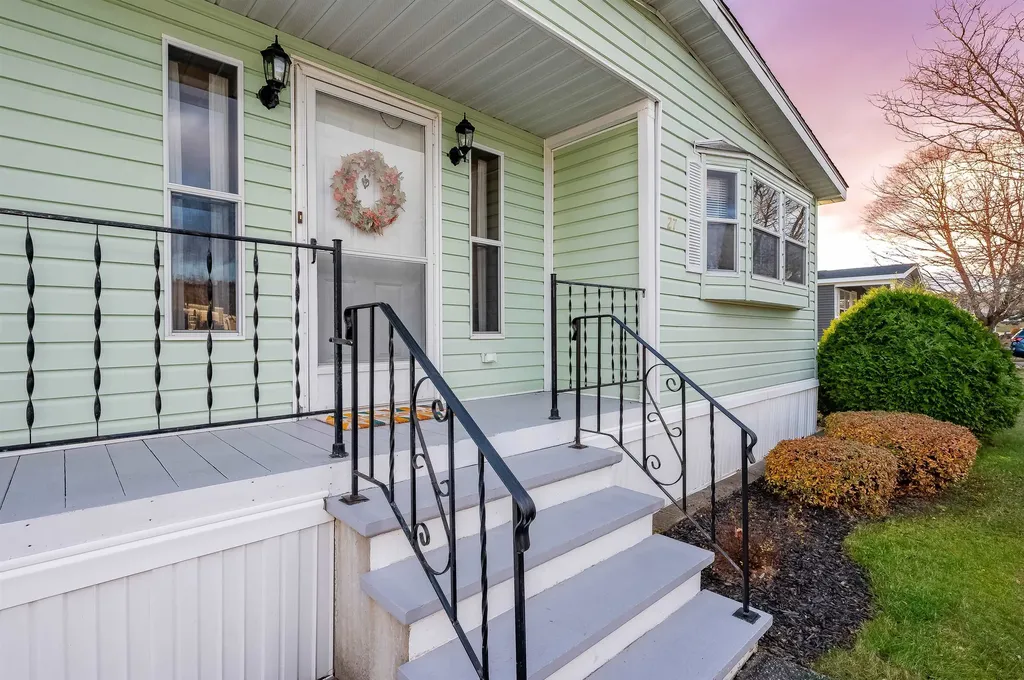 27 Tamarack Lane Rochester NH 03867
