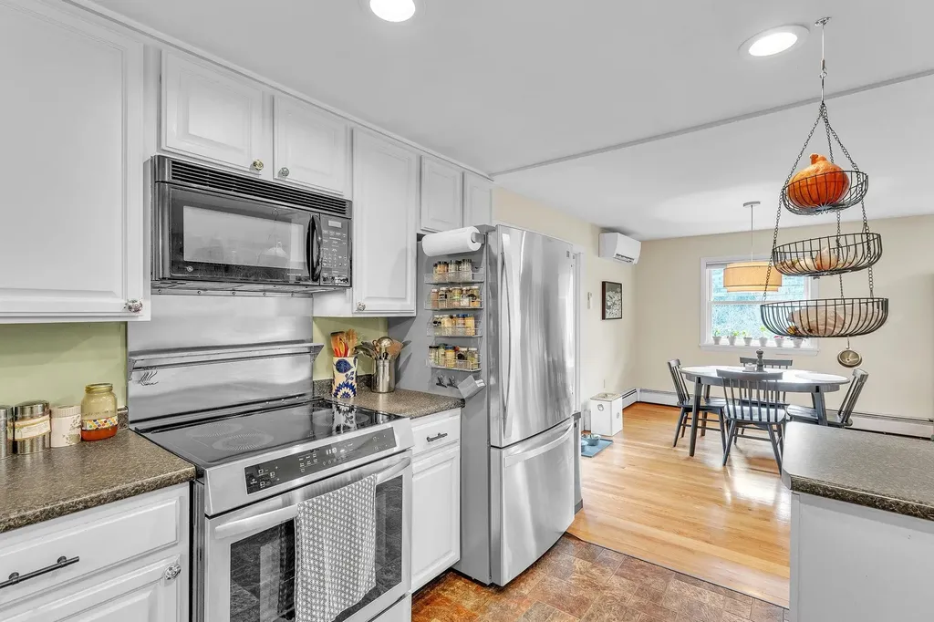 11 Robinhood Circle Montpelier VT 05602