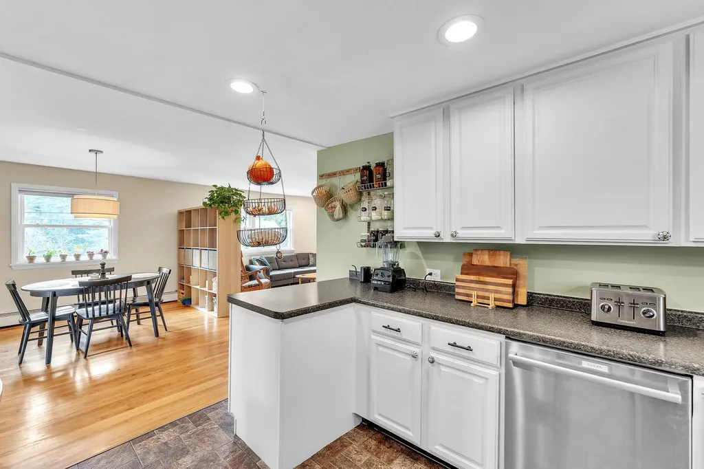 11 Robinhood Circle Montpelier VT 05602