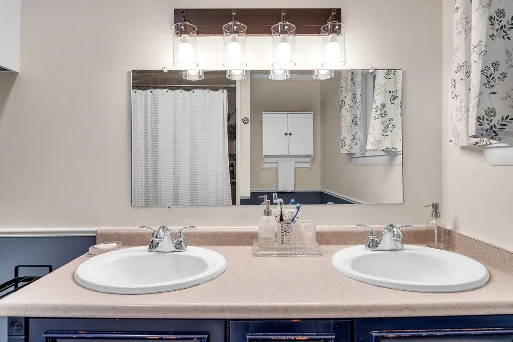 11 Robinhood Circle Montpelier VT 05602