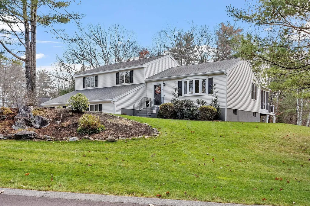 10 Delaney Way Salem NH 03079