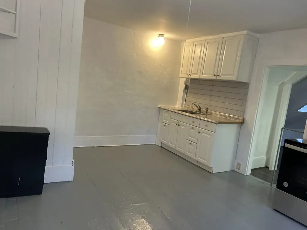 294c Pleasant Street Concord NH 03301