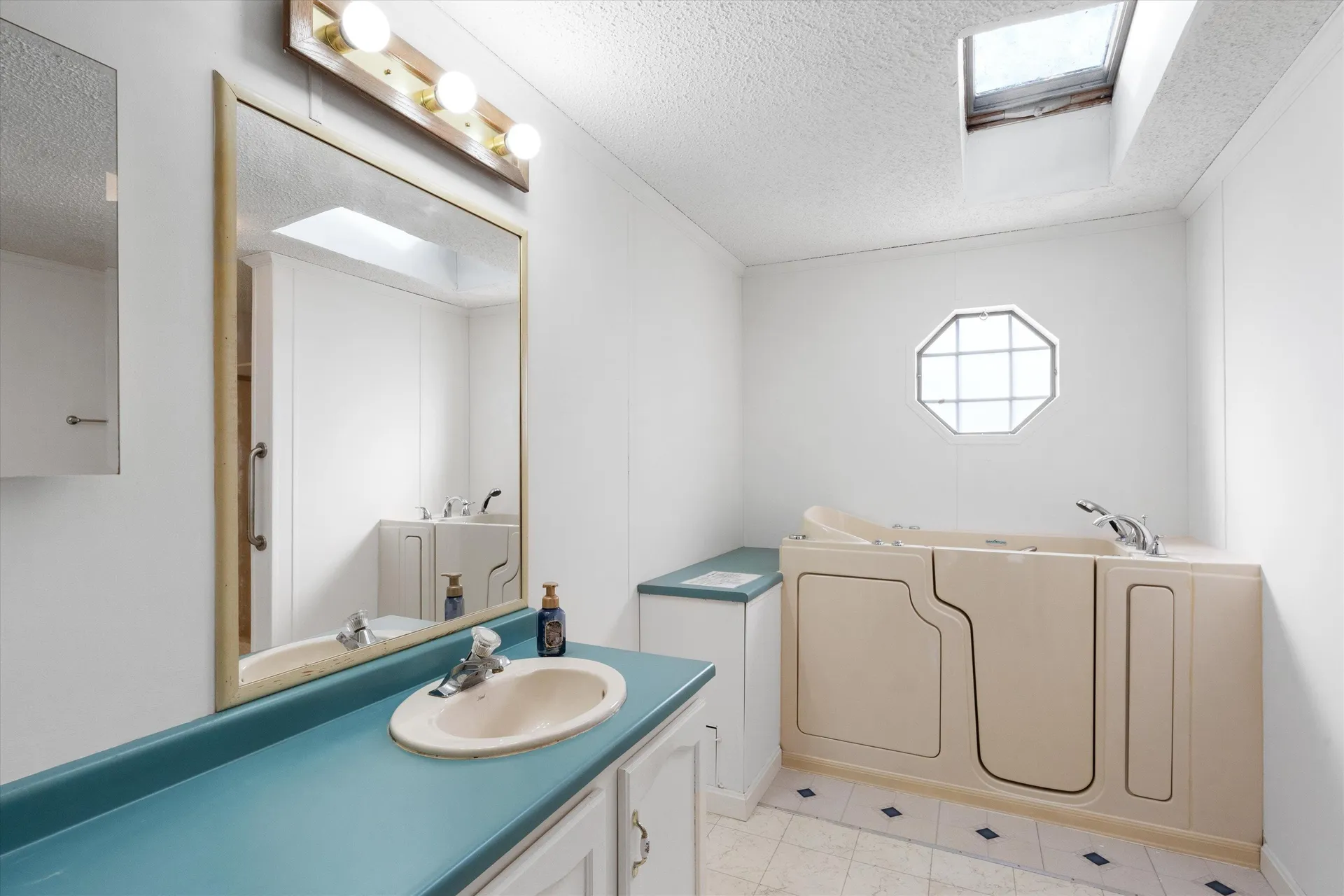 1 Longwood Lane Merrimack NH 03054