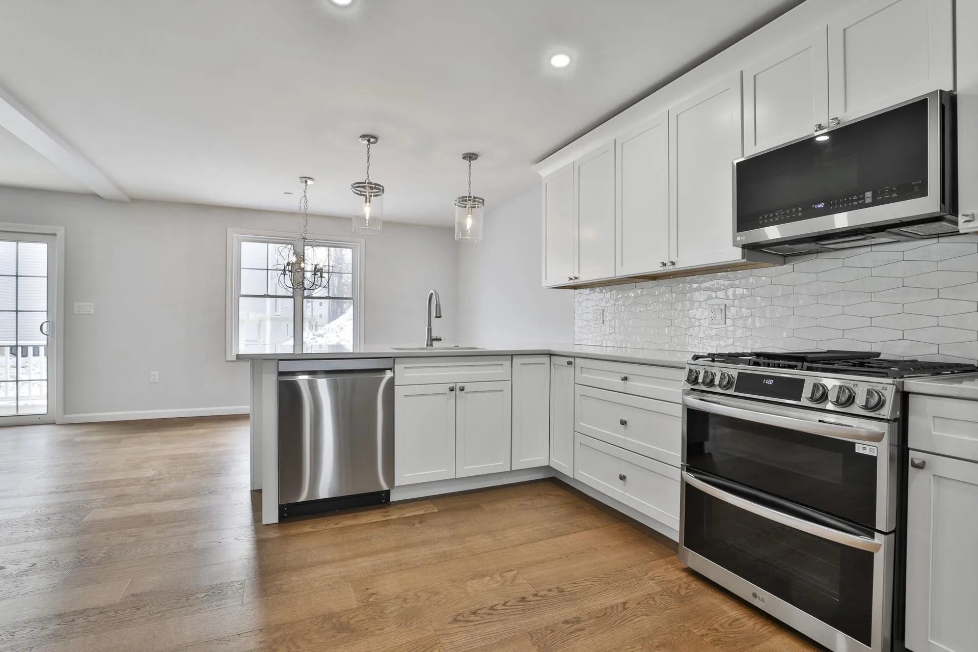 16 Forestedge Way Manchester NH 03102